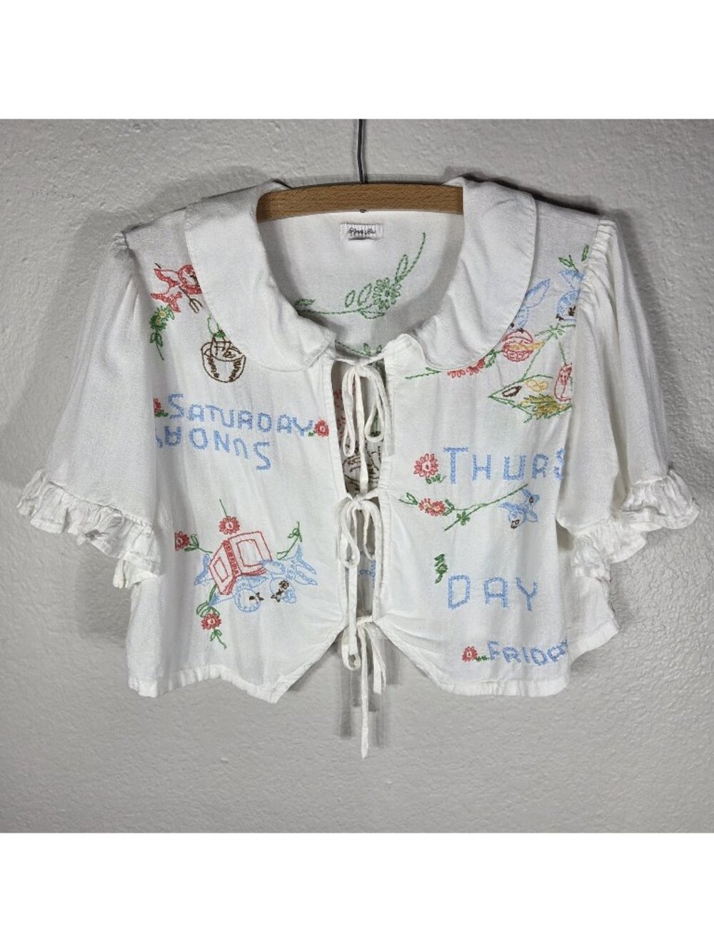 Kimchi Blue Urban Outfitters Saturday Tie Front Crop Top Blouse XL Ruffle White